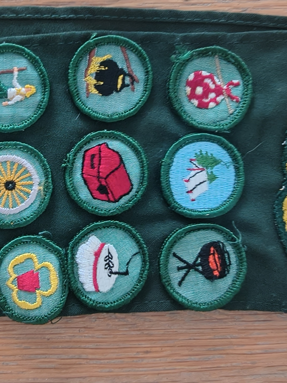 1970s Girl Scout Green Merit Badge Sash with Assorted Camp, outdoor badges - Picture 3 of 5